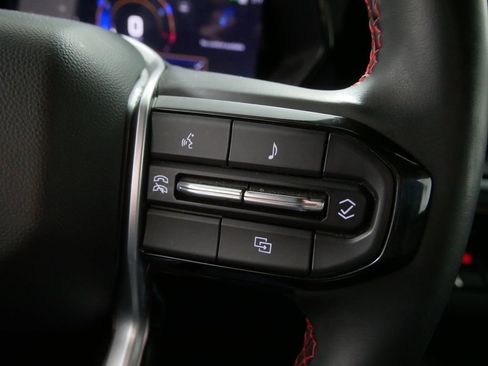 Used 2024 Chevrolet Colorado Z71 w/ Z71 Convenience Package 2 AWD/4WD image 21