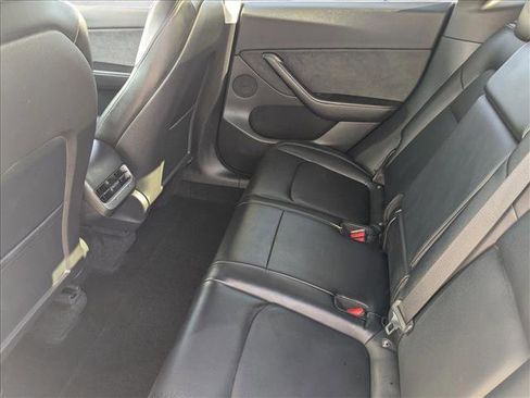 Used 2021 Tesla Model Y Long Range image 18