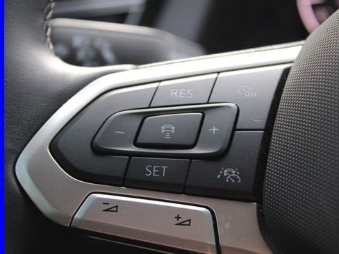 Used 2025 Volkswagen Atlas Peak Edition SE image 32