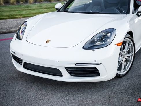 Used 2017 Porsche 718 Boxster image 23
