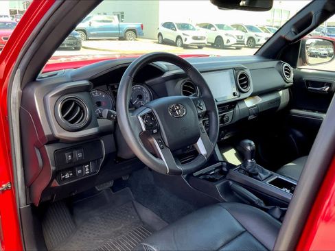 Used 2023 Toyota Tacoma TRD Off-Road w/ TRD Premium Off Road Package image 17