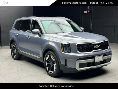 Used 2023 Kia Telluride EX w/ EX Captain's Chair Package image 8