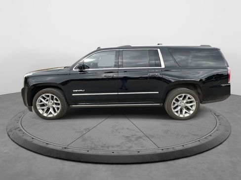 Used 2020 GMC Yukon XL Denali w/ Denali Premium Package image 10