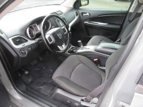 Used 2020 Dodge Journey SE w/ SE Popular Equipment Group image 18