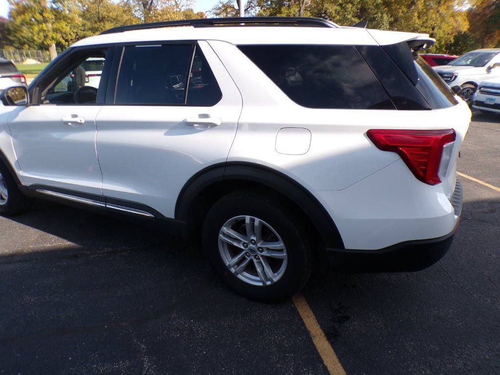 Used 2021 Ford Explorer XLT w/ Equipment Group 202A AWD/4WD image 11