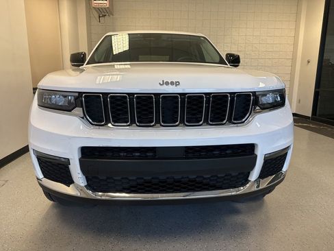 Used 2023 Jeep Grand Cherokee L Limited AWD/4WD image 39