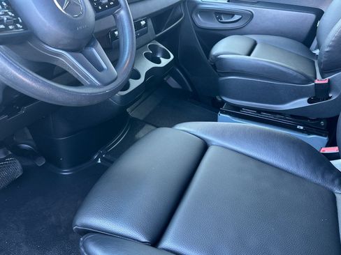 Used 2024 Mercedes-Benz Sprinter 2500 image 16