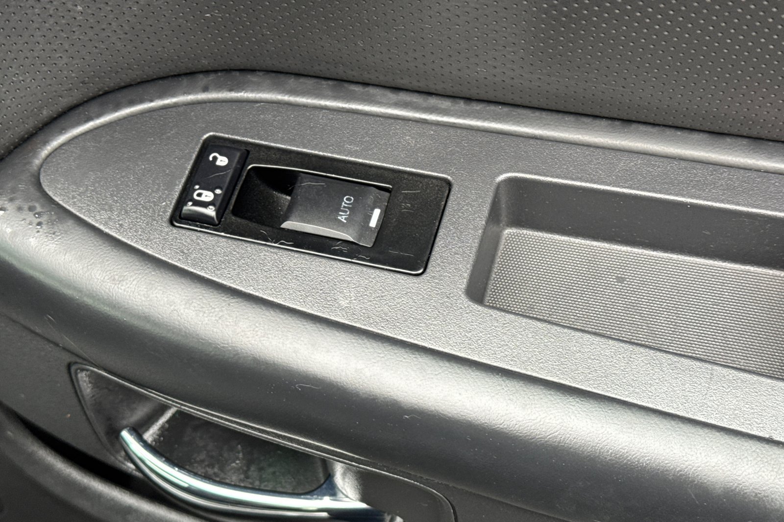 Used 2011 Dodge Challenger RWD image 21