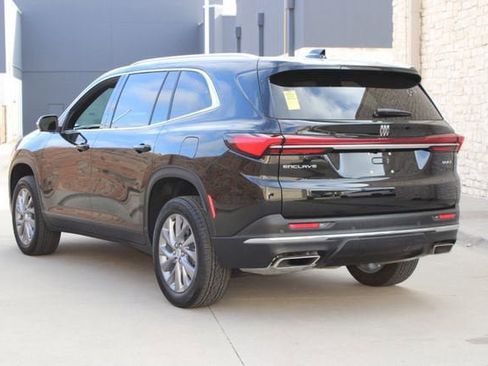 Used 2025 Buick Enclave Preferred image 3