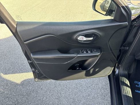 Used 2016 Jeep Cherokee Limited AWD/4WD image 21