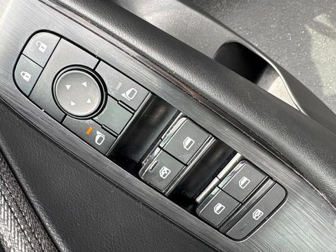Used 2023 Nissan Rogue S AWD/4WD image 15