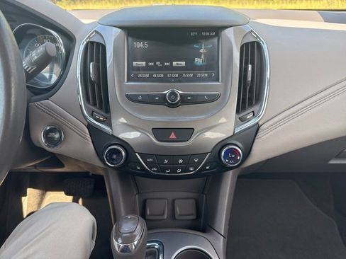 Used 2018 Chevrolet Cruze Premier w/ Enhanced Convenience Package image 21