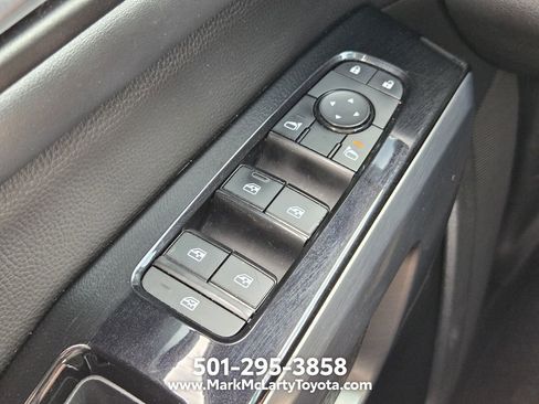 Used 2022 Nissan Pathfinder SL w/ Lighting Package (N92) FWD image 26