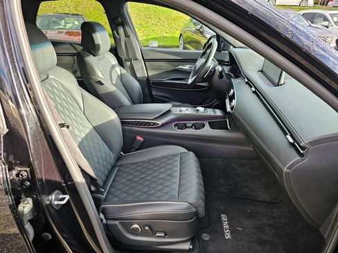 Certified 2025 Genesis GV70 3.5T Sport w/ Sport Prestige Package image 29