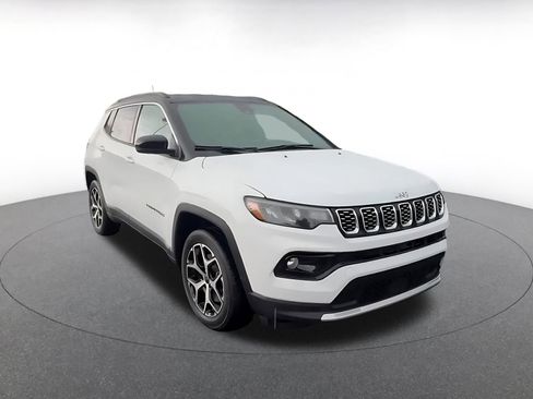 Used 2025 Jeep Compass Limited image 3