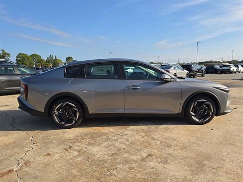 New 2025 Kia K4 EX image 9