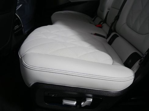 Certified 2026 BMW X7 xDrive40i image 14