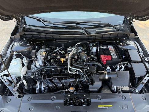 Used 2025 Nissan Altima 2.5 SV FWD image 32