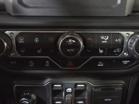 Used 2023 Jeep Gladiator Sport image 23