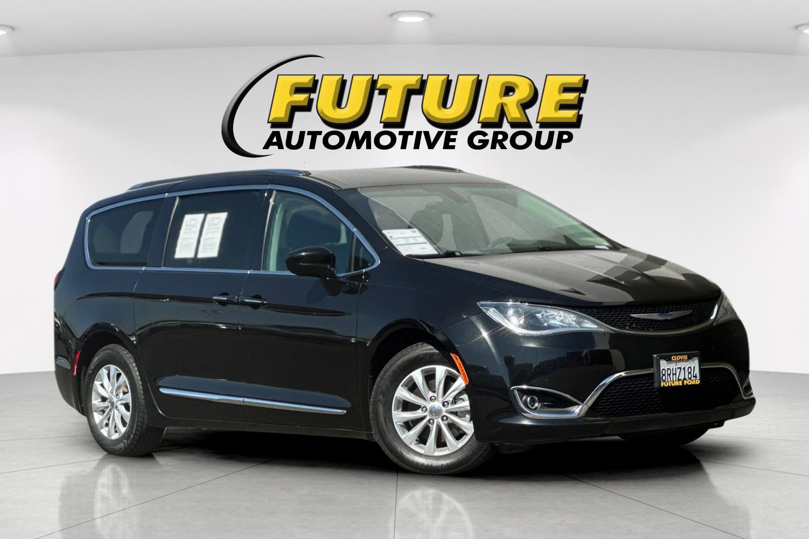 Used 2019 Chrysler Pacifica Touring-L FWD image 1