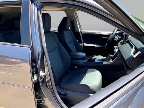 Used 2022 Toyota RAV4 XLE w/ Convenience Package AWD/4WD image 9