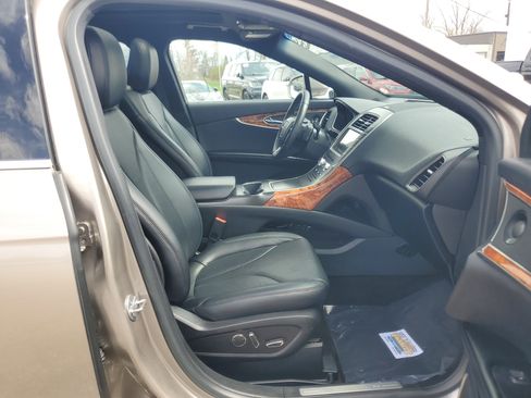 Used 2020 Lincoln Nautilus Reserve w/ Equipment Group 201A image 9