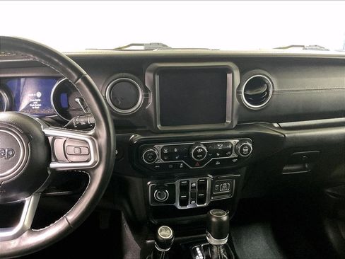 Used 2022 Jeep Wrangler Unlimited Sahara w/ Cold Weather Group AWD/4WD image 18