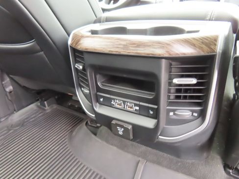 Used 2020 RAM 1500 Laramie AWD/4WD image 40