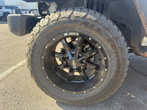 Used 2017 Jeep Wrangler Sport w/ Quick Order Package 24S AWD/4WD image 5
