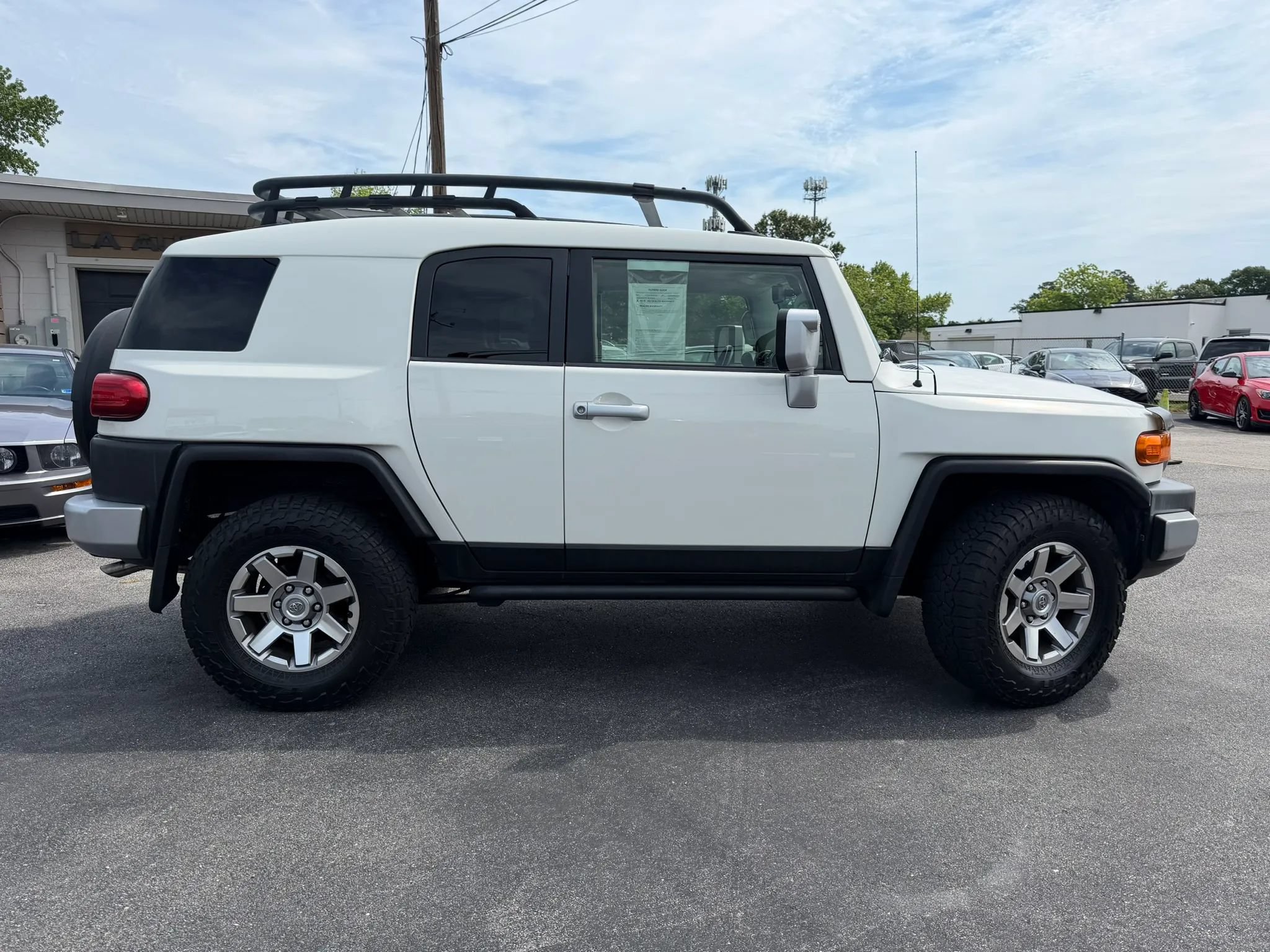 Used 2014 Toyota FJ Cruiser 4WD w/ Convenience Package image 2