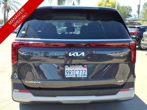Used 2025 Kia Carnival LXS FWD image 3