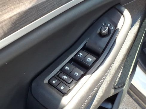 Used 2023 Jeep Grand Cherokee Limited AWD/4WD image 22