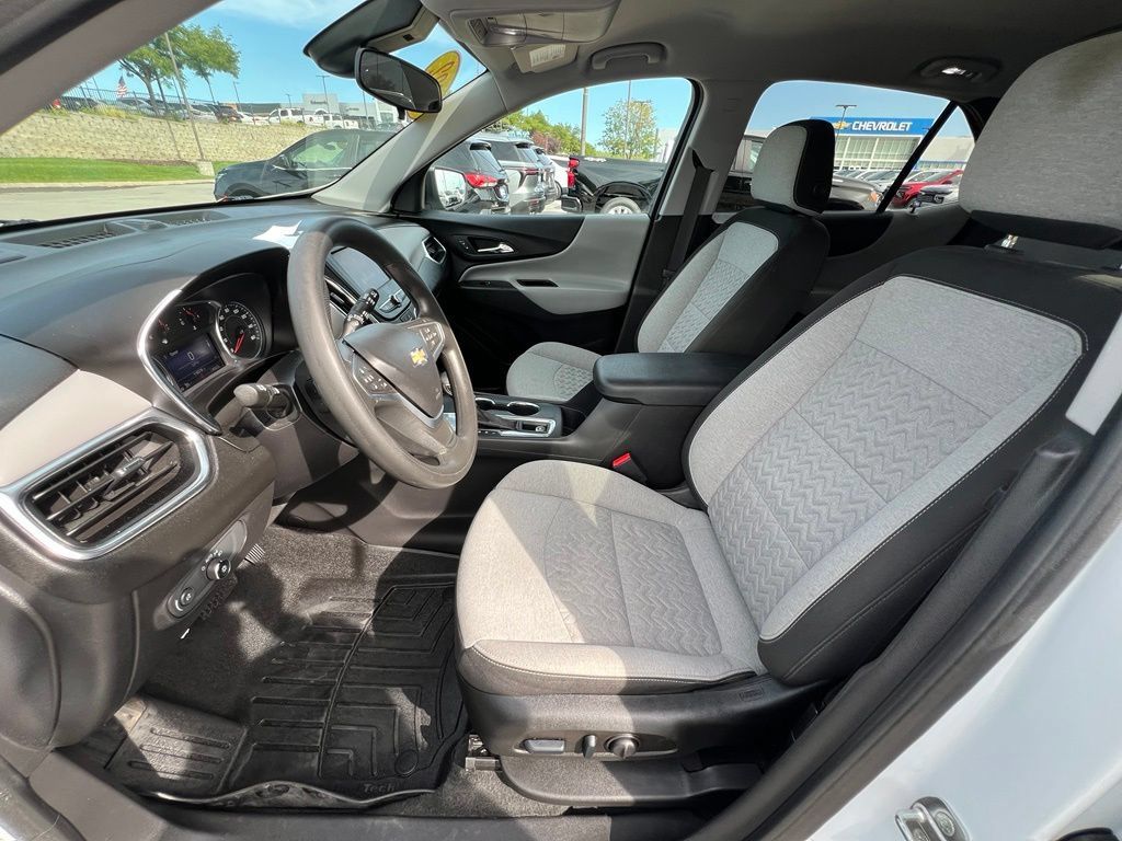 Used 2022 Chevrolet Equinox LS w/ LS Convenience Package FWD image 17