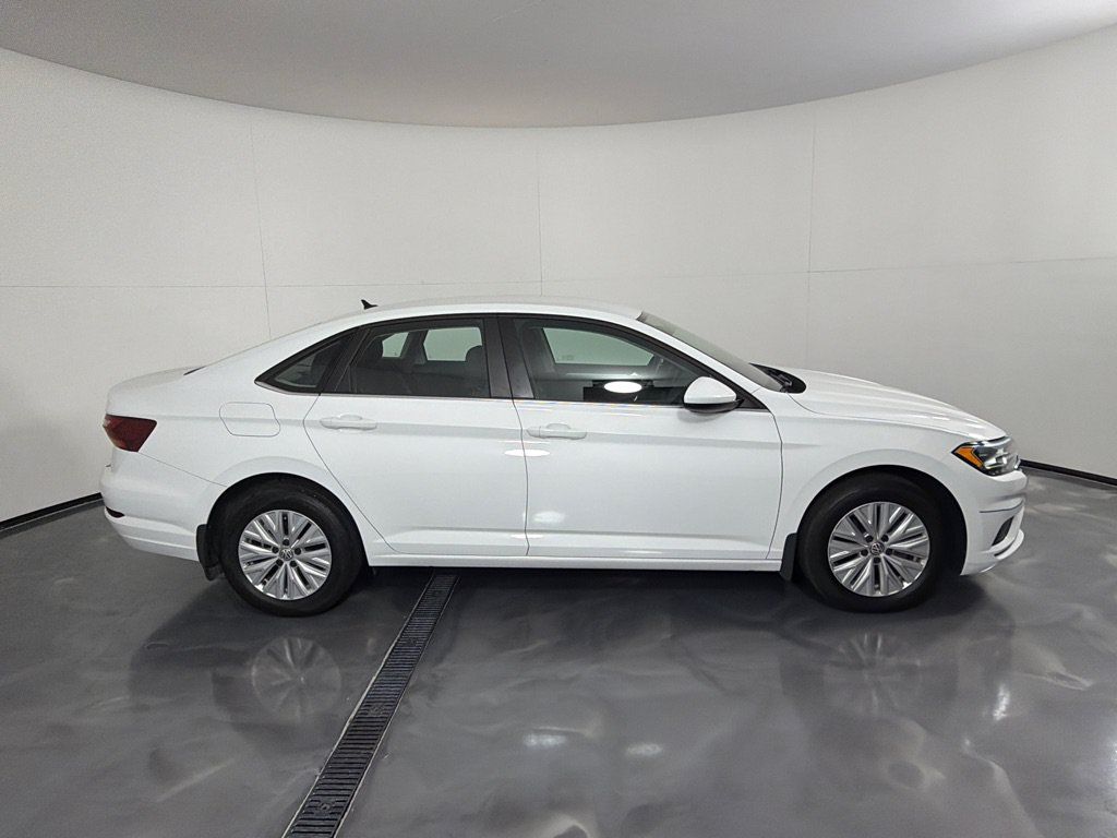 Used 2019 Volkswagen Jetta SE FWD image 4