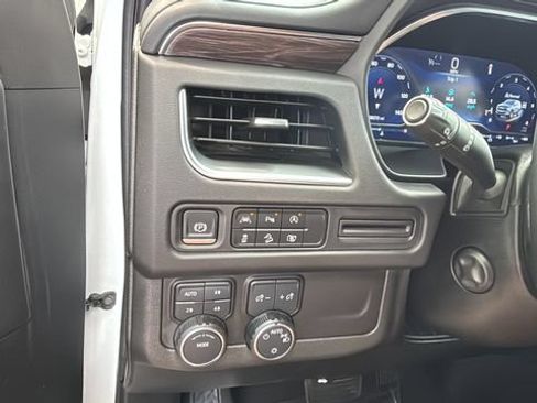 Used 2024 Chevrolet Suburban Z71 w/ Luxury Package AWD/4WD image 22