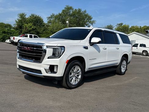 Used 2024 GMC Yukon XL SLT w/ SLT Luxury Package image 18