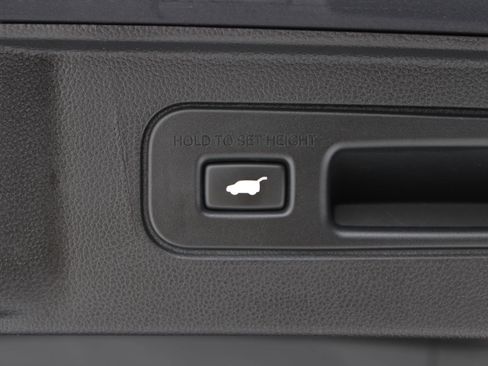 Used 2025 Honda Pilot EX-L image 9