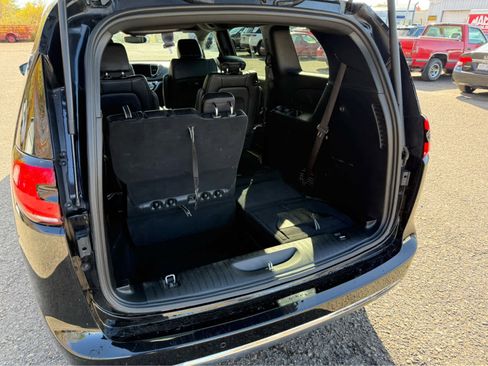 Used 2025 Chrysler Pacifica Select image 5