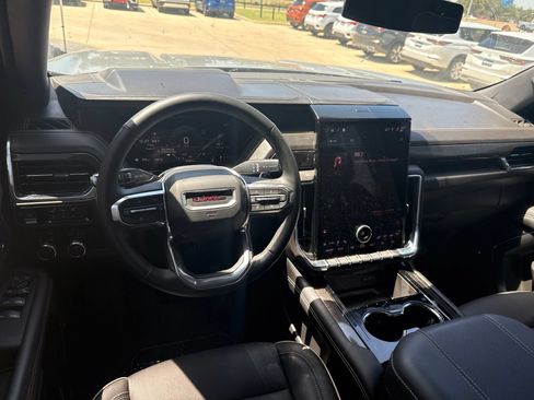 Used 2025 GMC Yukon XL Elevation w/ LPO, Floor Liner Package AWD/4WD image 6
