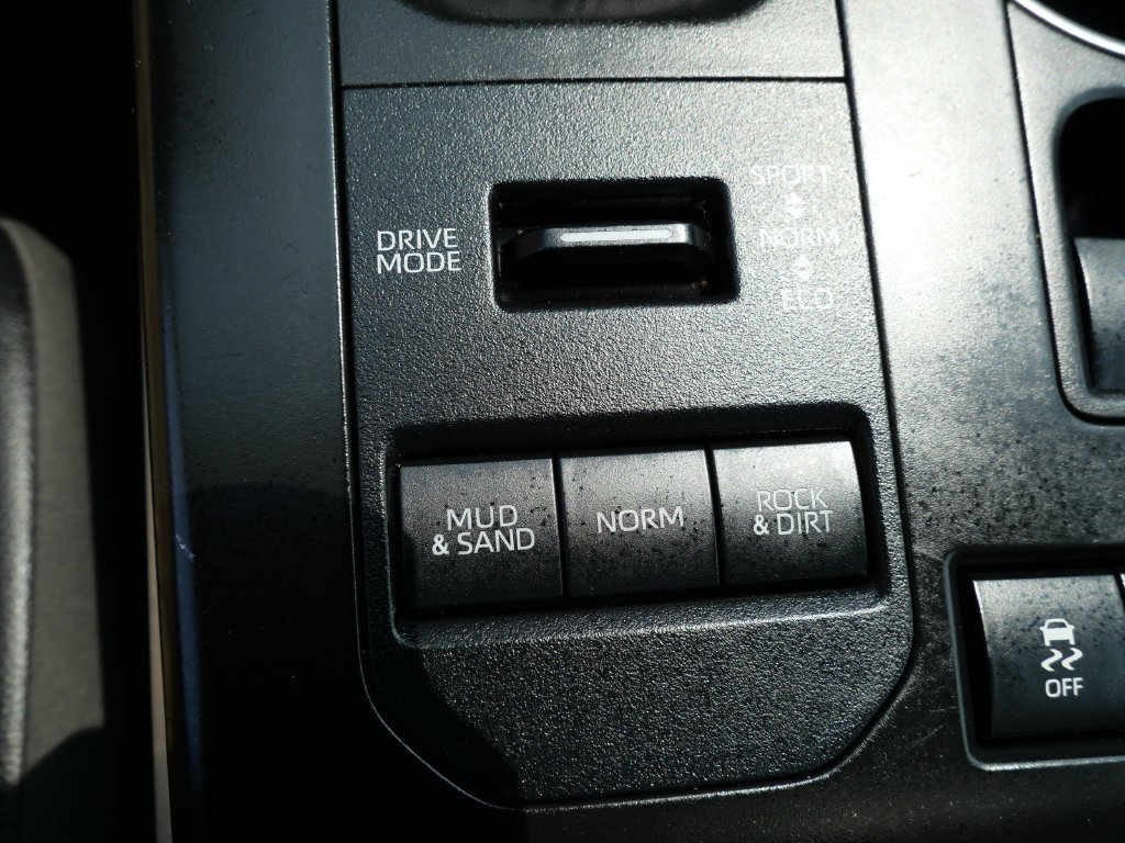 Used 2022 Toyota Highlander XLE AWD/4WD image 26