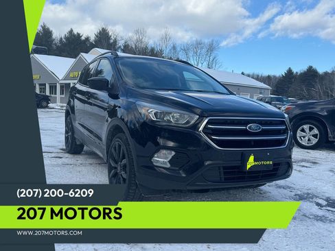 Used 2017 Ford Escape SE w/ Equipment Group 201A image 1