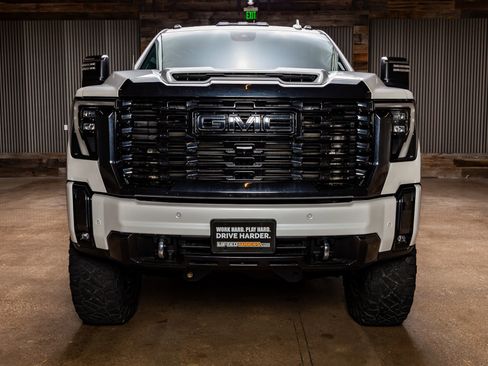 Used 2024 GMC Sierra 3500 Denali Ultimate image 2