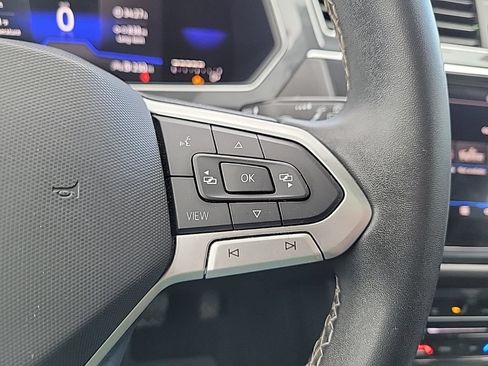 Used 2022 Volkswagen Tiguan SE AWD/4WD image 28
