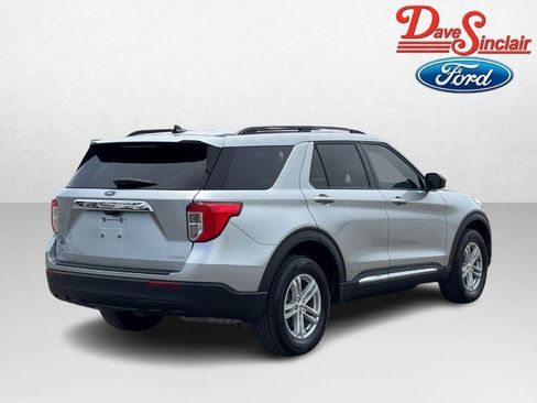 Used 2023 Ford Explorer XLT AWD/4WD image 7