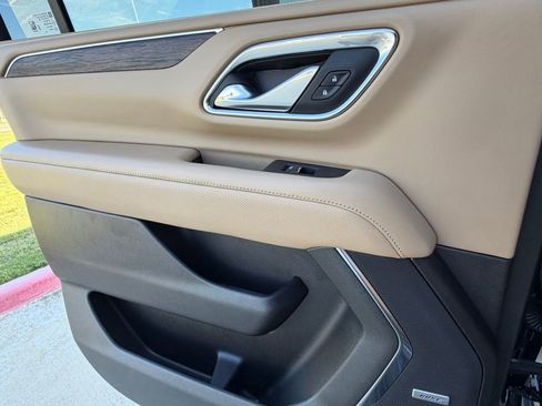 Used 2023 Chevrolet Suburban Premier AWD/4WD image 18