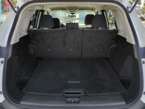 Used 2021 Nissan Rogue SV image 13