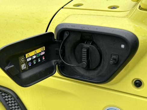 Used 2023 Jeep Wrangler Unlimited Sahara w/ Cold Weather Group image 11