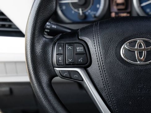 Used 2019 Toyota Sienna LE FWD image 25