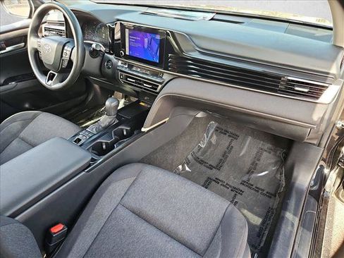 Used 2025 Toyota Camry LE FWD image 27