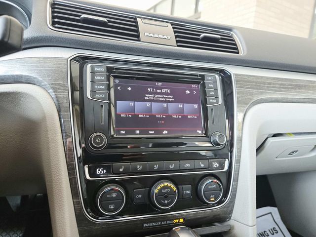 Used 2018 Volkswagen Passat 2.0T SE FWD image 22